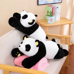 PODUSZKA MASKOTKA PANDA Z KOCEM