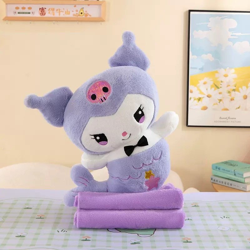 PODUSZKA MASKOTKA KUROMI Z KOCEM PODUSZKA MASKOTKA KUROMI Z KOCEM