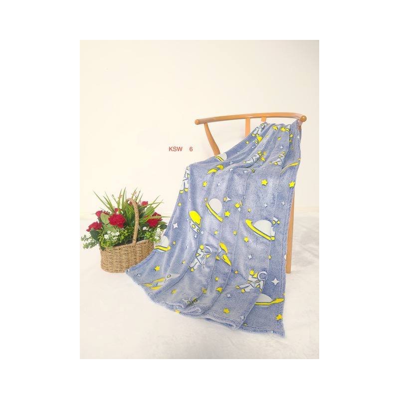KOC ŚWIECĄCY W CIEMNOŚĆI 150/200 CM KOC ŚWIECĄCY W CIEMNOŚĆI 150/200 CM