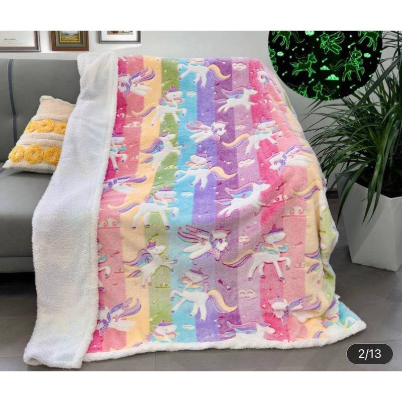 KOC ŚWIECĄCY W CIEMNOŚĆI 150/200 CM KOC ŚWIECĄCY W CIEMNOŚĆI 150/200 CM
