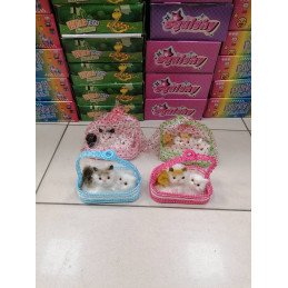 ŚPIĄCY KOT KOTEK W KOSZYK MIAŁCZĄCY