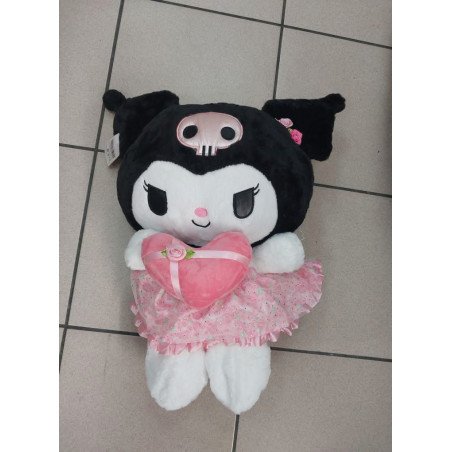 PLUSZOWA MASKOTKA KUROMI Z SERCEM 25CM