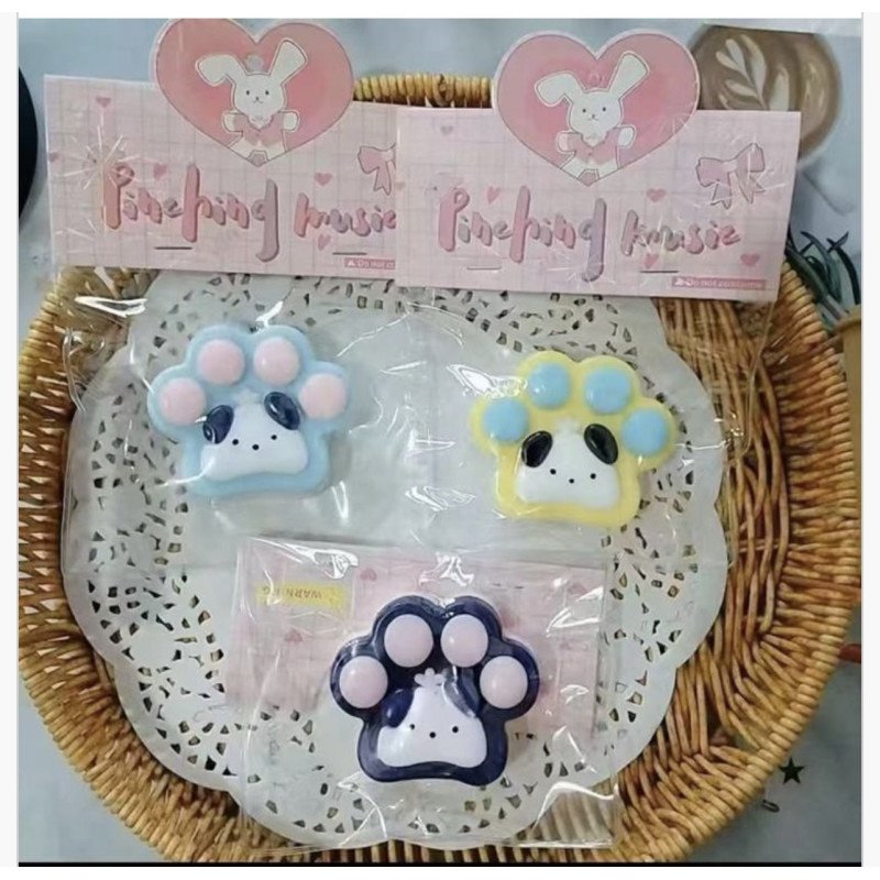 SQUISHY GNIOTEK KOCIA ŁAPKA 70G SQUISHY GNIOTEK KOCIA ŁAPKA 70G