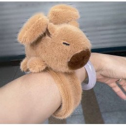 PLUSZAK MASKOTKA KAPIBARA NA RĘKĘ