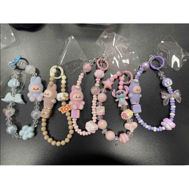 WIESZAK NA TELEFON LABUBU