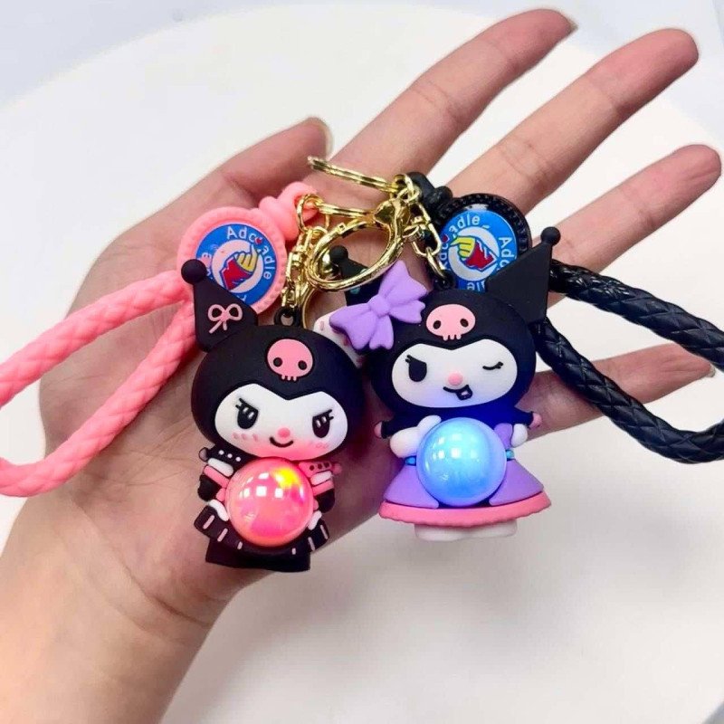 BRELOK GUMOWY KUROMI ŚWIECĄCE BRELOK GUMOWY KUROMI ŚWIECĄCE