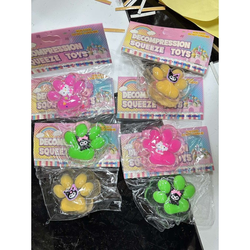 SQUISHY GNIOTEK ŁAPKI KUROMI SQUISHY GNIOTEK ŁAPKI KUROMI