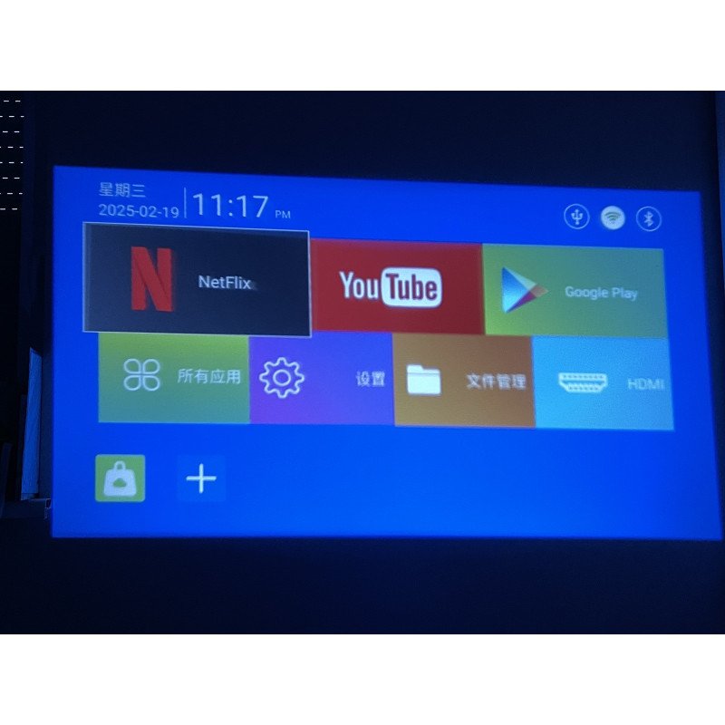 PROJEKTOR Z GŁOŚNIKIEM HD